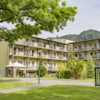 Klinik Judendorf Strassengel_2022_Gelände_georgeye-45